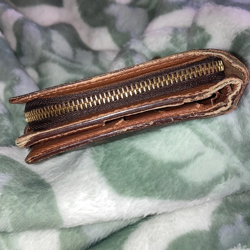 Louis Vuitton Brown Monogram Compact Wallet with Gold Hardware. Authentic. - Picture 4 of 16